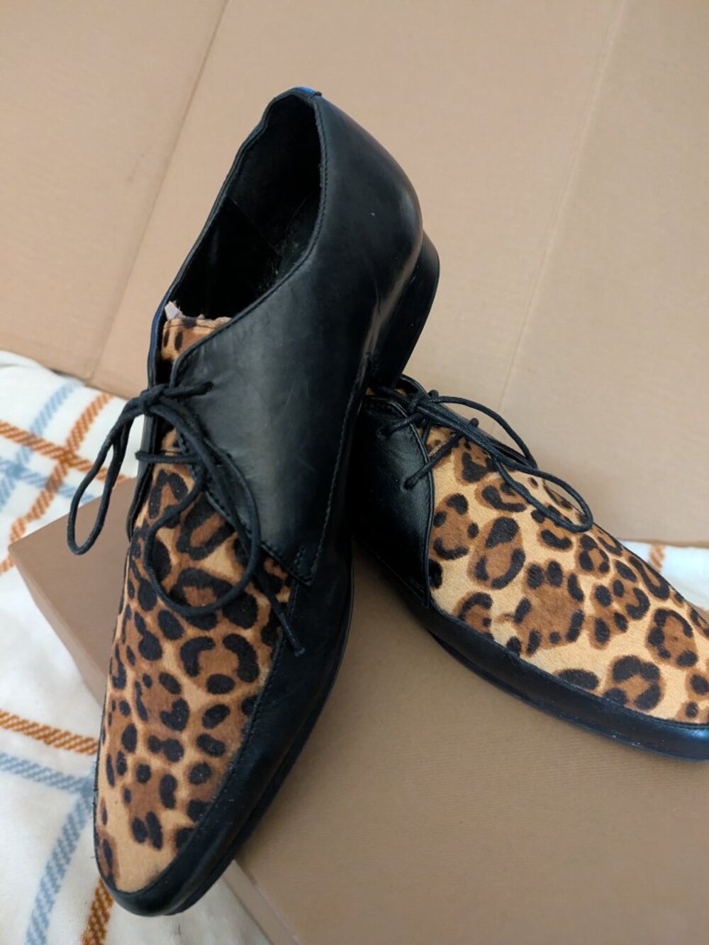 Men's "Tiger" Design Shoes Size 9.5 Super Nice